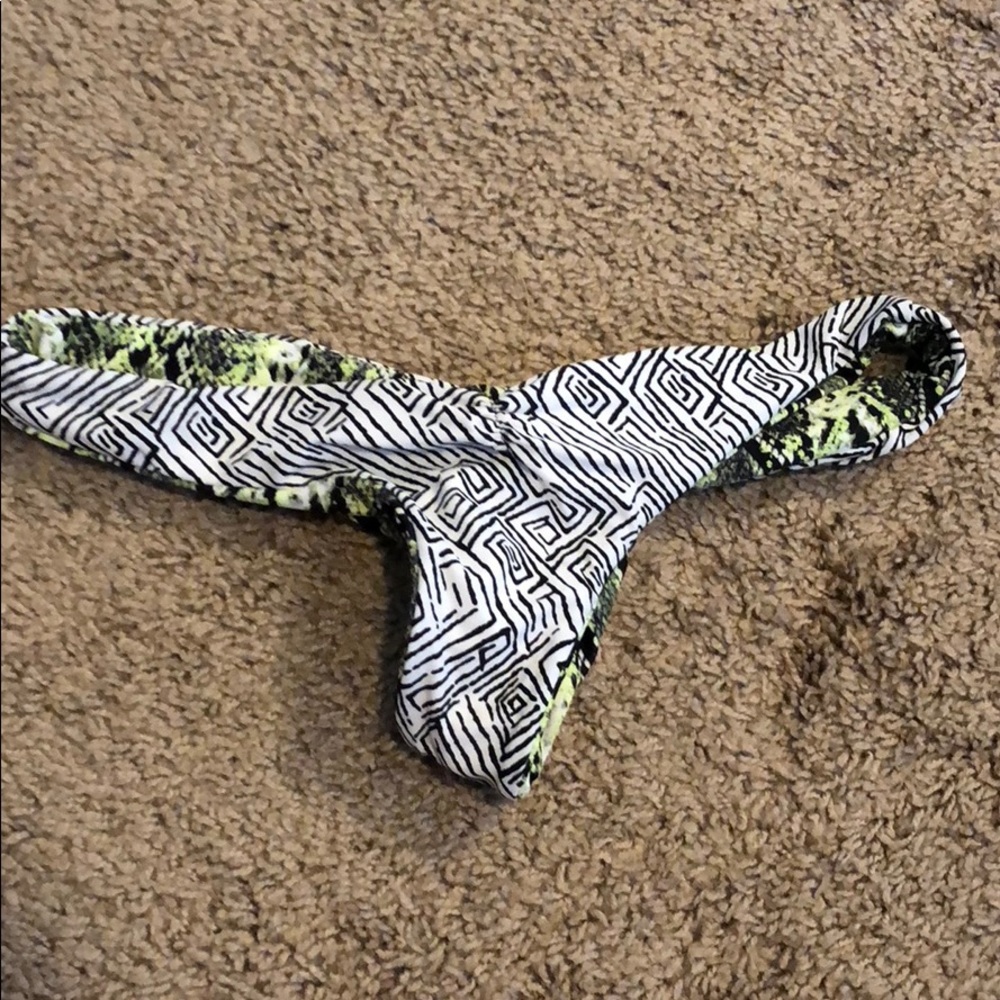 Cheeky volcom bikini bottoms